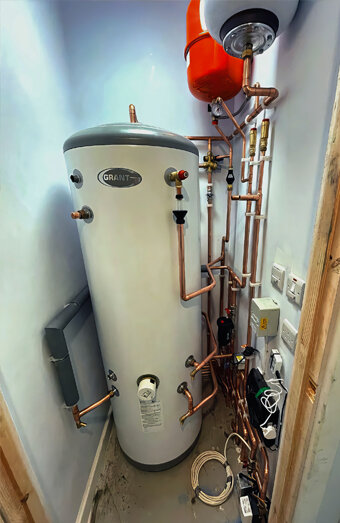 https://osborneparkhotwater.com.au/uploads/2025/06/gas-hot-water-system-11703.jpg