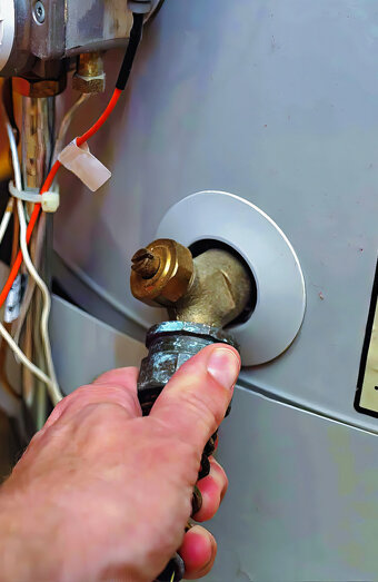 https://osborneparkhotwater.com.au/uploads/2025/06/hot-water-servicing-21854.jpg